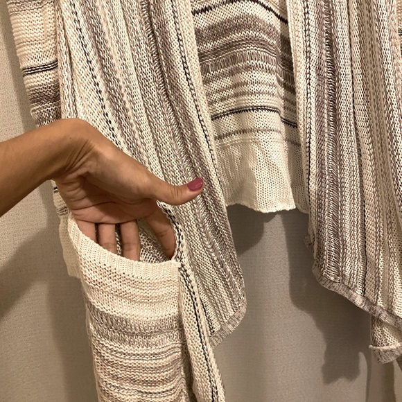 Billabong Small Woman’s Sweater, long. - Picture 5 of 7